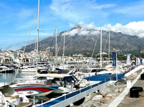 Puerto Banus -4 till 8 persons - Parking - Beach at 100m